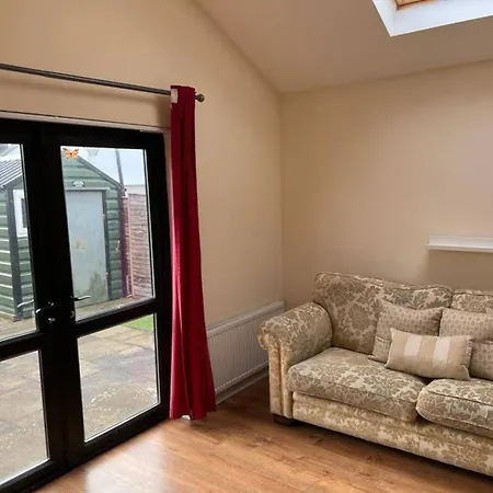 Contractor House Near Town Centre *